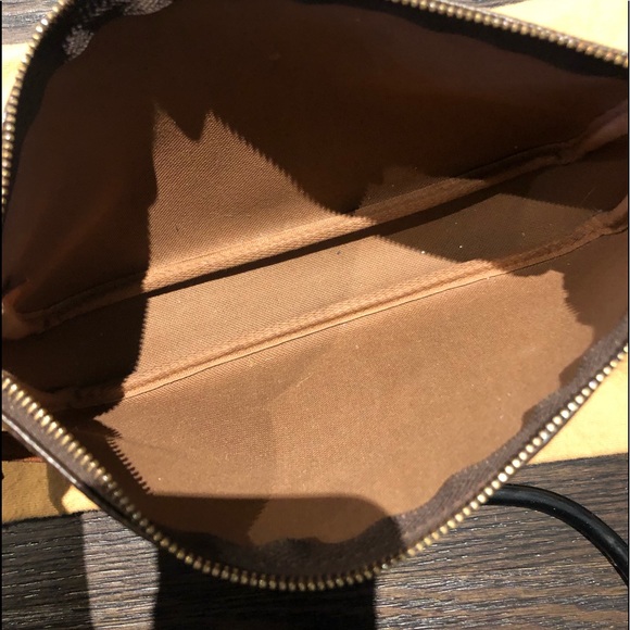 Authentic Louis Vuitton Monogram pochette - Picture 9 of 13